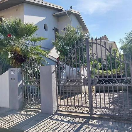 Apartment Toscana Grande In Con 2 Camere, Terrazze, Giardino E Posto Auto Privato Tutti Spazi Uso Esclusivo Cecina (Livorno)