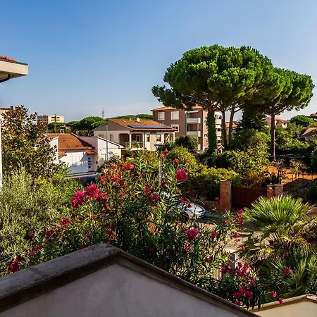 Toscana Grande In Con 2 Camere, Terrazze, Giardino E Posto Auto Privato Tutti Spazi Uso Esclusivo