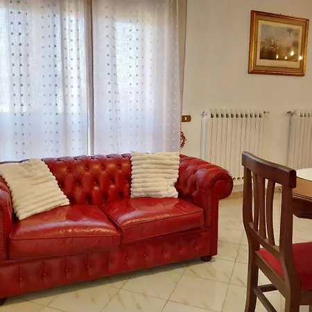 Toscana Grande In Con 2 Camere, Terrazze, Giardino E Posto Auto Privato Tutti Spazi Uso Esclusivo