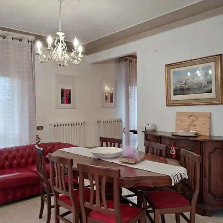 Toscana Grande In Con 2 Camere, Terrazze, Giardino E Posto Auto Privato Tutti Spazi Uso Esclusivo